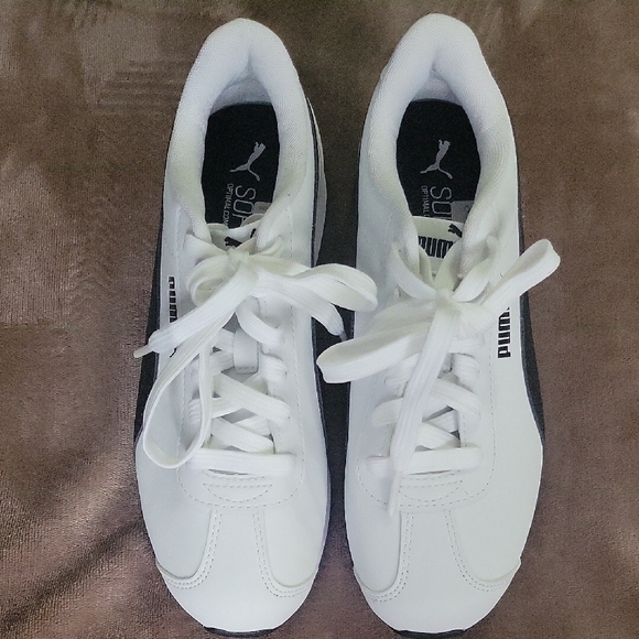 Puma Classic White and Black Trainers - Picture 2 of 4